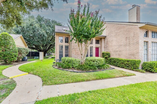 Building Photo - 1018 Memorial Village Dr