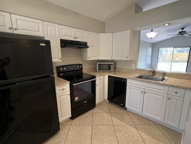 Building Photo - 11644 Sarita Ct