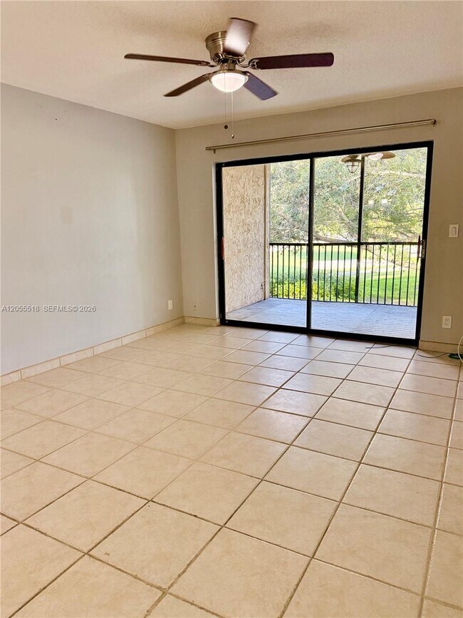 Building Photo - 200 Jacaranda Country Club Dr