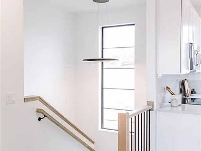 Building Photo - 1345 Keosauqua Way