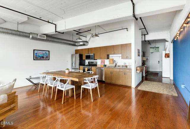 Building Photo - 200 N San Fernando Rd