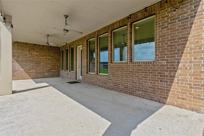 Building Photo - 20302 Rosegold Way