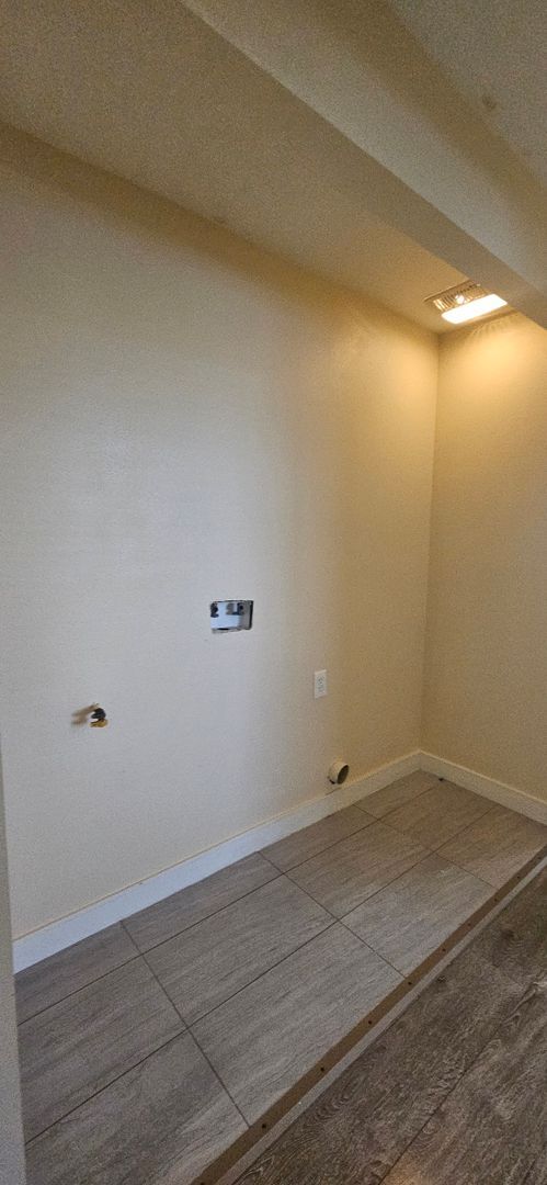 Building Photo - 85(1631)