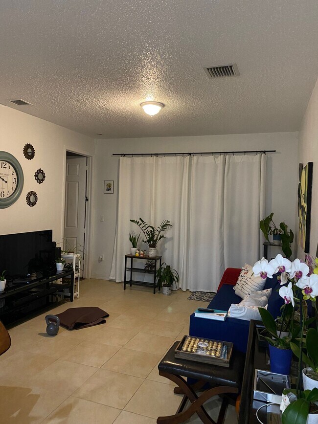 Building Photo - 4220 NE 9th St