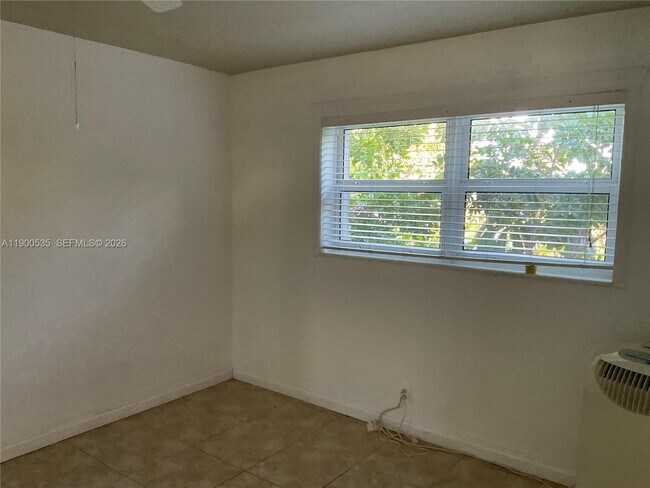 Building Photo - 22 SE 3rd Terrace