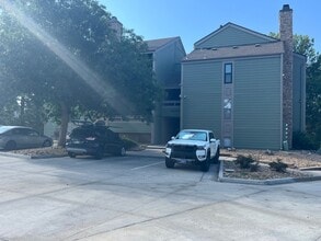 Building Photo - Bright 2 Bed 2 Bath Condo in great location!