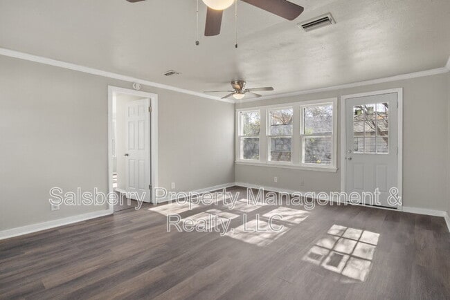 Building Photo - 320 NE 31st St