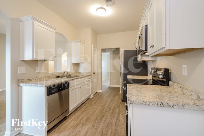 Building Photo - 1027 Deerwood Cir