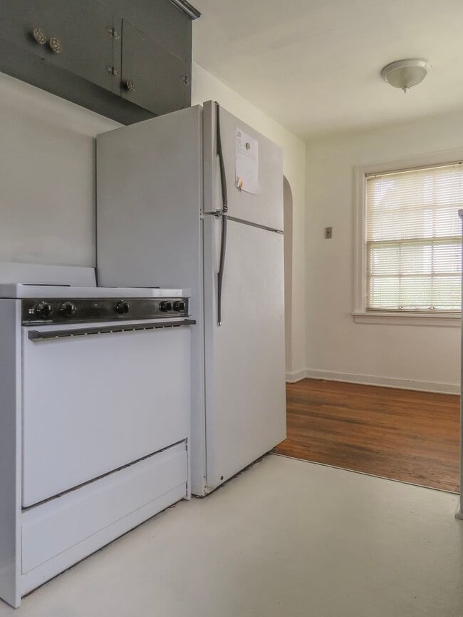 Building Photo - 1 Bedroom Cottage available in Salem !