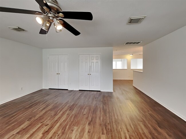 Building Photo - 3719 Pine Lake Dr