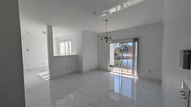 Building Photo - 3702 Palm Desert Ln