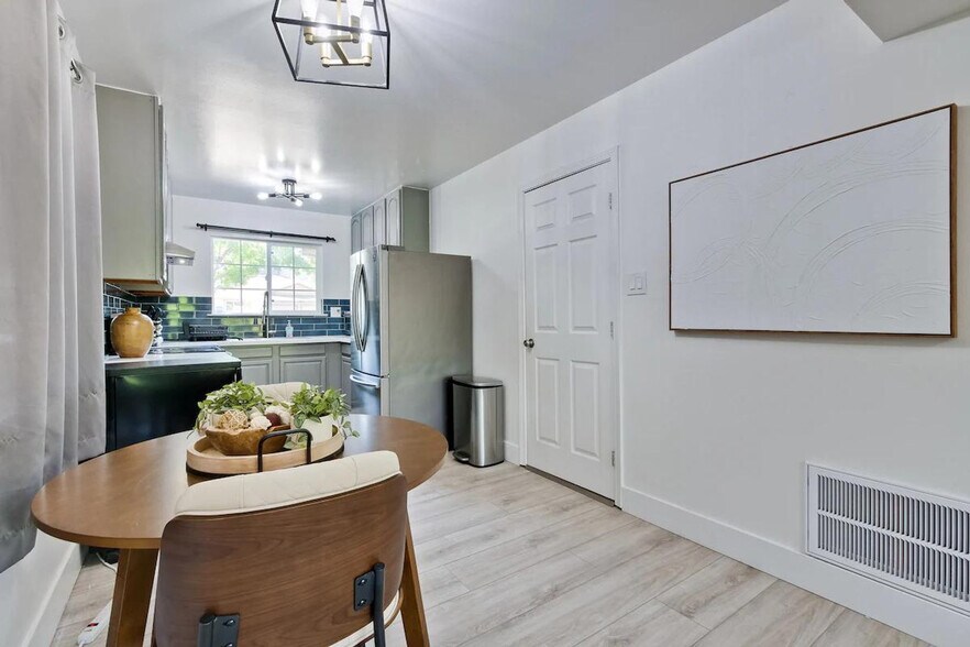 Building Photo - 1281 Flora Ave