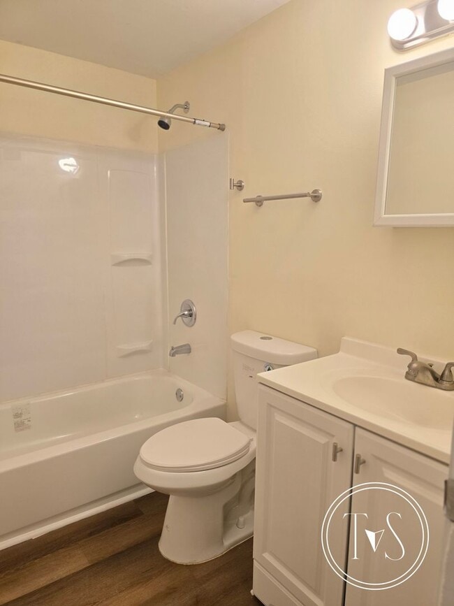 Building Photo - 816 W 48th St