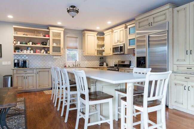 Building Photo - 3209 W Fairview Pl