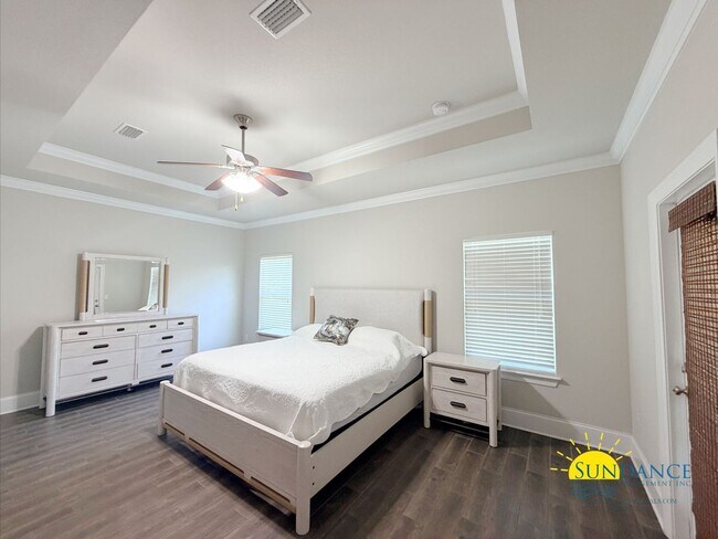 Building Photo - 210 Tropical Breeze Dr