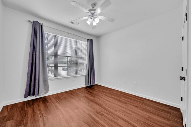 Building Photo - 1017 Ashwood Dr