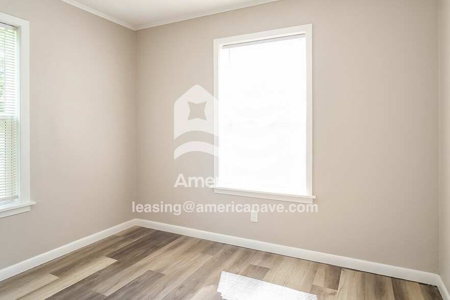 Building Photo - 4204 N Frankfort Ave