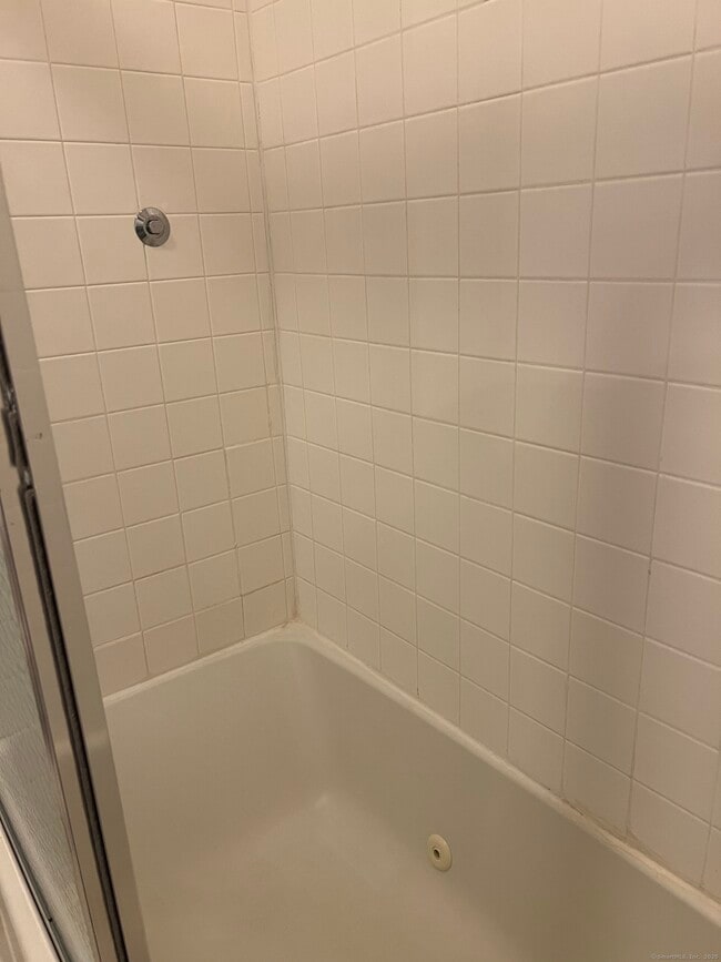 Building Photo - 912 Old Pond Ln