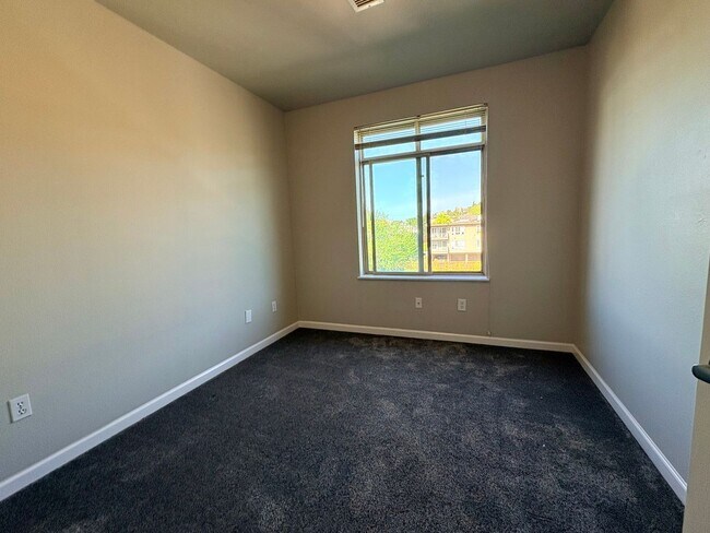 Building Photo - Top-Floor 2BR with Lake Union Views + Garage Parking + Internet Included!