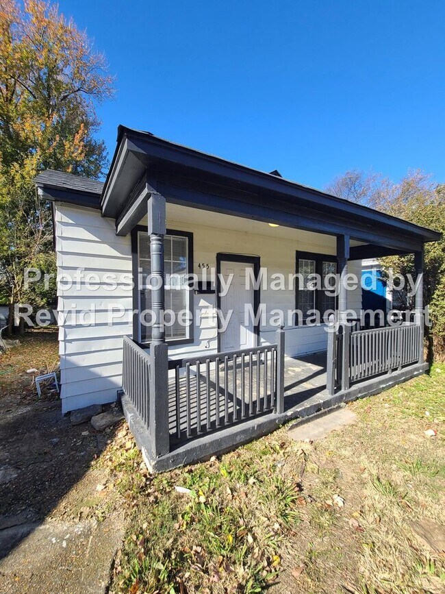 Building Photo - SECTION 8 ACCEPTED