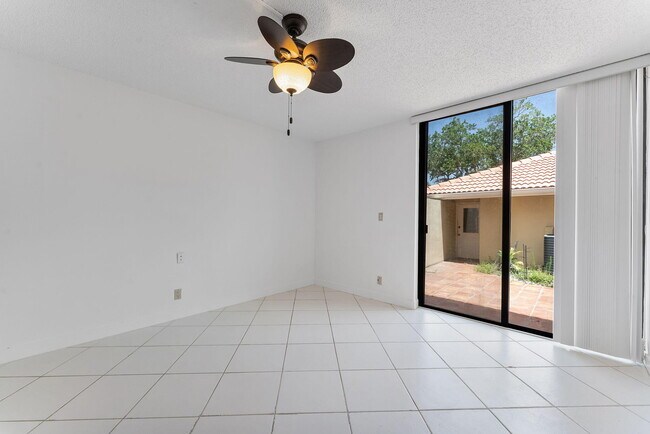 Building Photo - 119 Old Meadow Way
