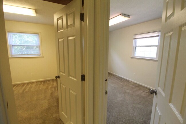 Building Photo - 1331 Devon Ln