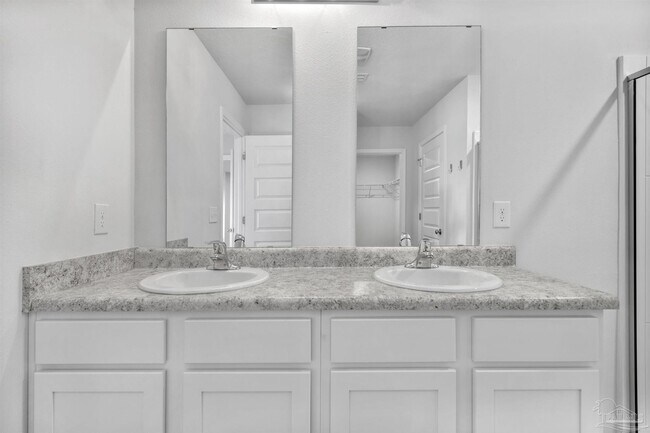 Building Photo - 5631 Guinevere Ln
