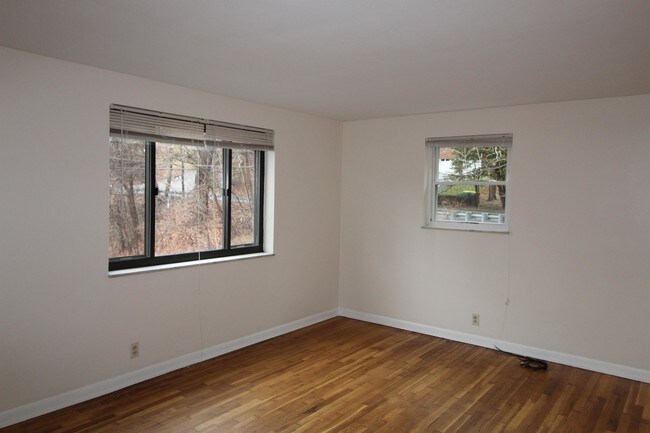 Building Photo - 3451 Evergreen Rd