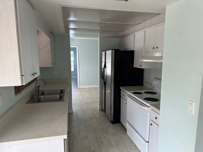 Building Photo - 7403 17th Ave W