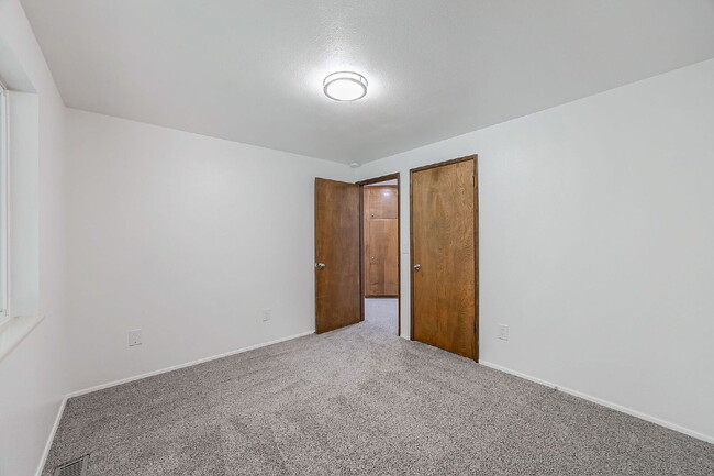 Building Photo - 13918 SE 23rd St