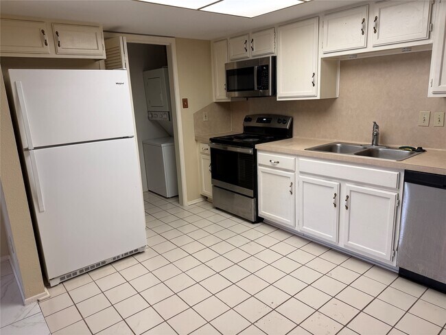 Building Photo - 14777 Wunderlich Dr