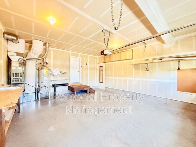 Building Photo - 5621 NE 64th Street