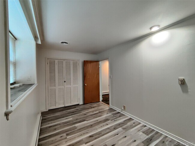 Building Photo - 81 Vineyard Ave
