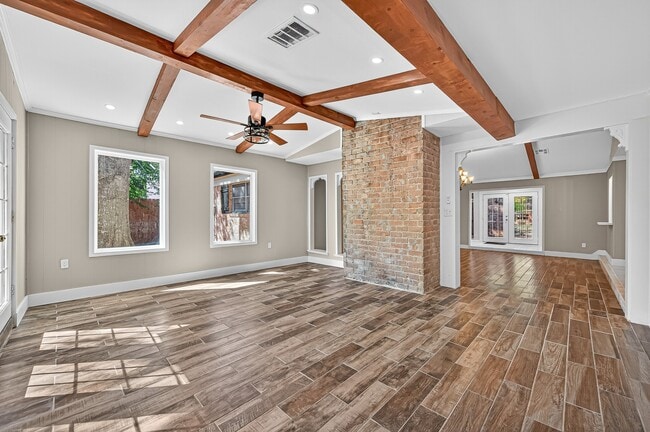 Building Photo - 13903 Chevy Chase Dr