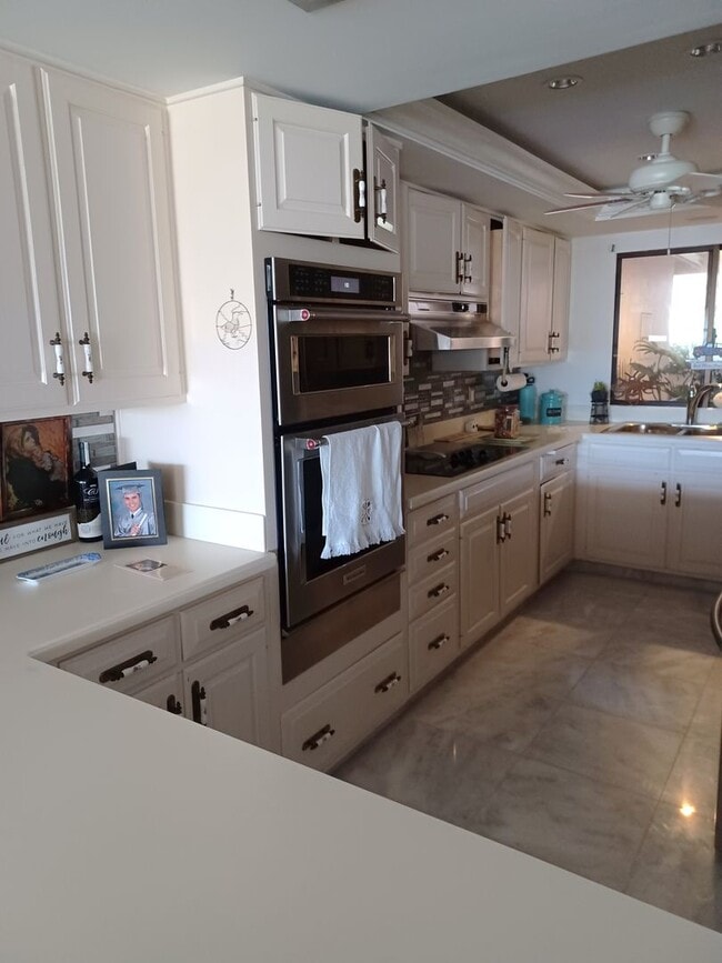 Building Photo - 5260 S Landings Dr