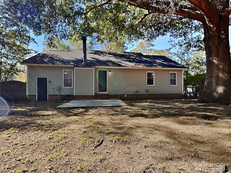 Building Photo - 413 Serpentine Rd