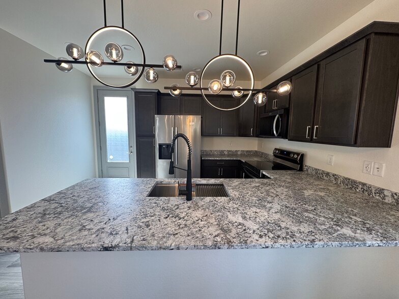 Kitchen - 3112 N Navajo Dr