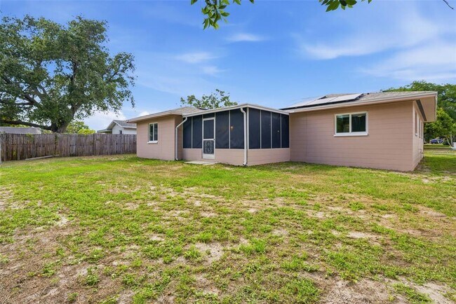 Building Photo - 2465 Brentwood Dr
