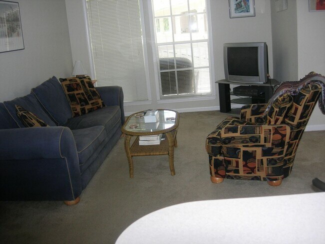 Building Photo - 571 Water St