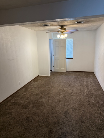 Building Photo - 4 Brown Ct