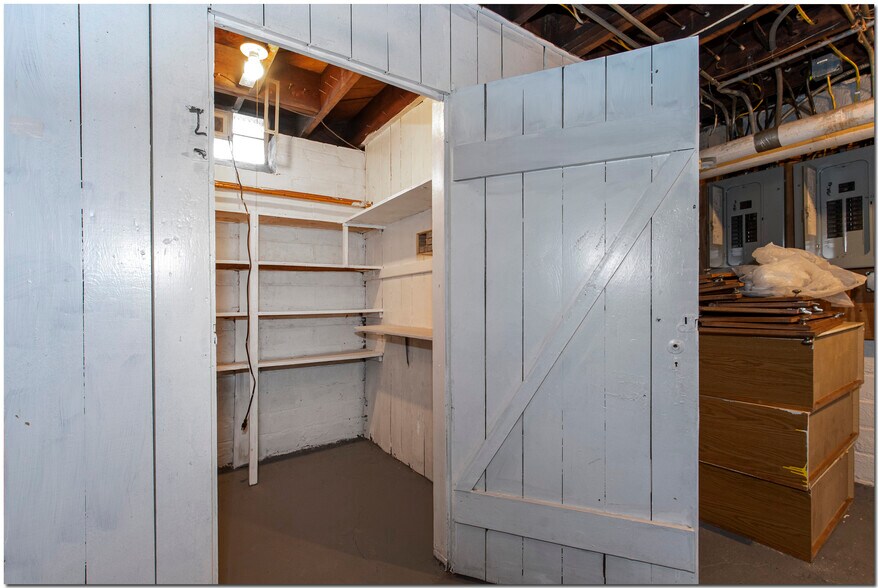 Storage area - 3377 Sutton Rd