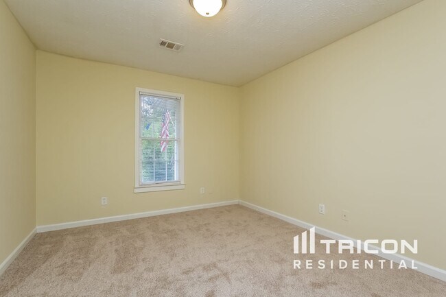 Building Photo - 3276 Lancer Dr