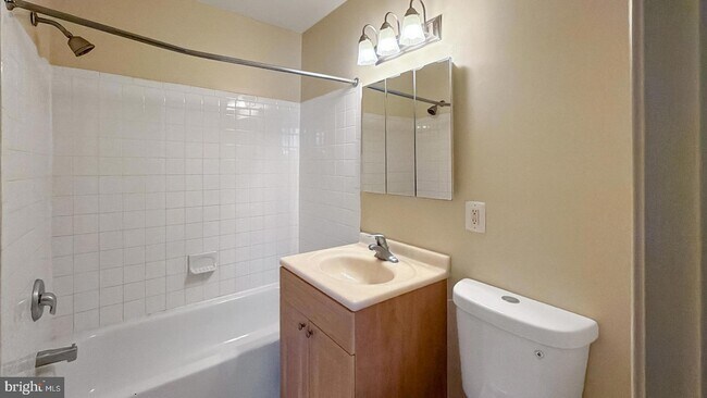 Building Photo - 1005 Chillum Rd