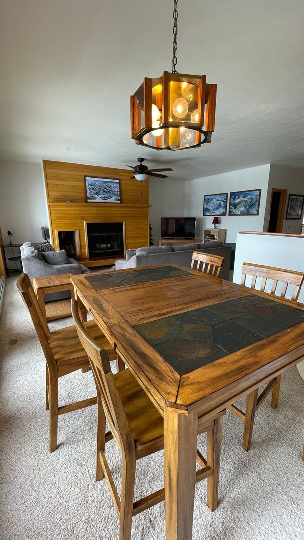 Building Photo - Sunny Bright 2 BDR 2 Bath Condo with Views