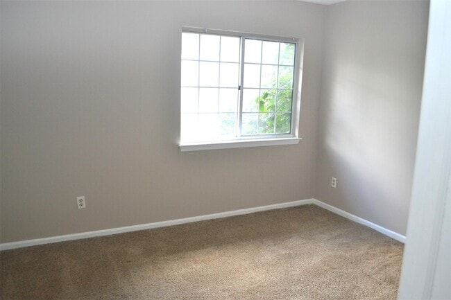 Building Photo - 308 Covington Green Ln