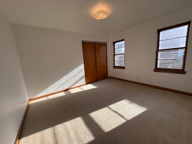 Building Photo - 10315 Chaucer St