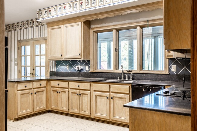 Building Photo - 9628 Summerlakes Dr