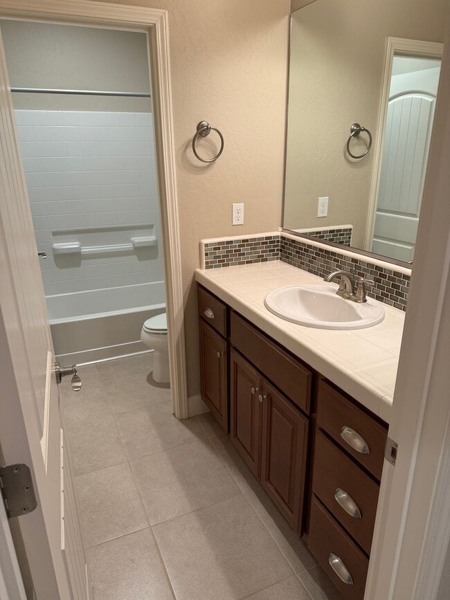 Building Photo - Charming 3 bedroom 2 bathroom with an office, located in Quail Run