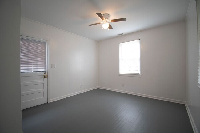 Building Photo - 114 Calvary Dr