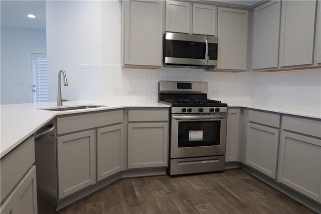 Building Photo - 3720 Niddry Dr